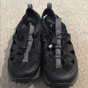 Merrell Black Athletic sandals with Rugged Design